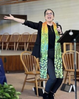 Rev. Danielle Lindstrom podium Photo rsze